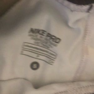 Small Nike Capri leggings